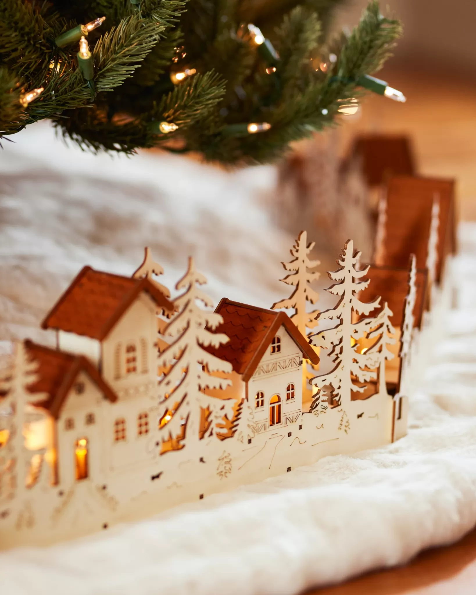 Cheap Wooden Village Christmas Tree Collar Skirts & Collars